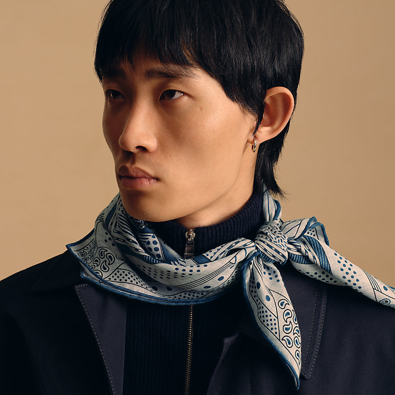 240 HERMES エルメス スカーフ ネイビー エルメス Hermes HERMES スカーフ CARRE GEANT 140 カレジェアン （04